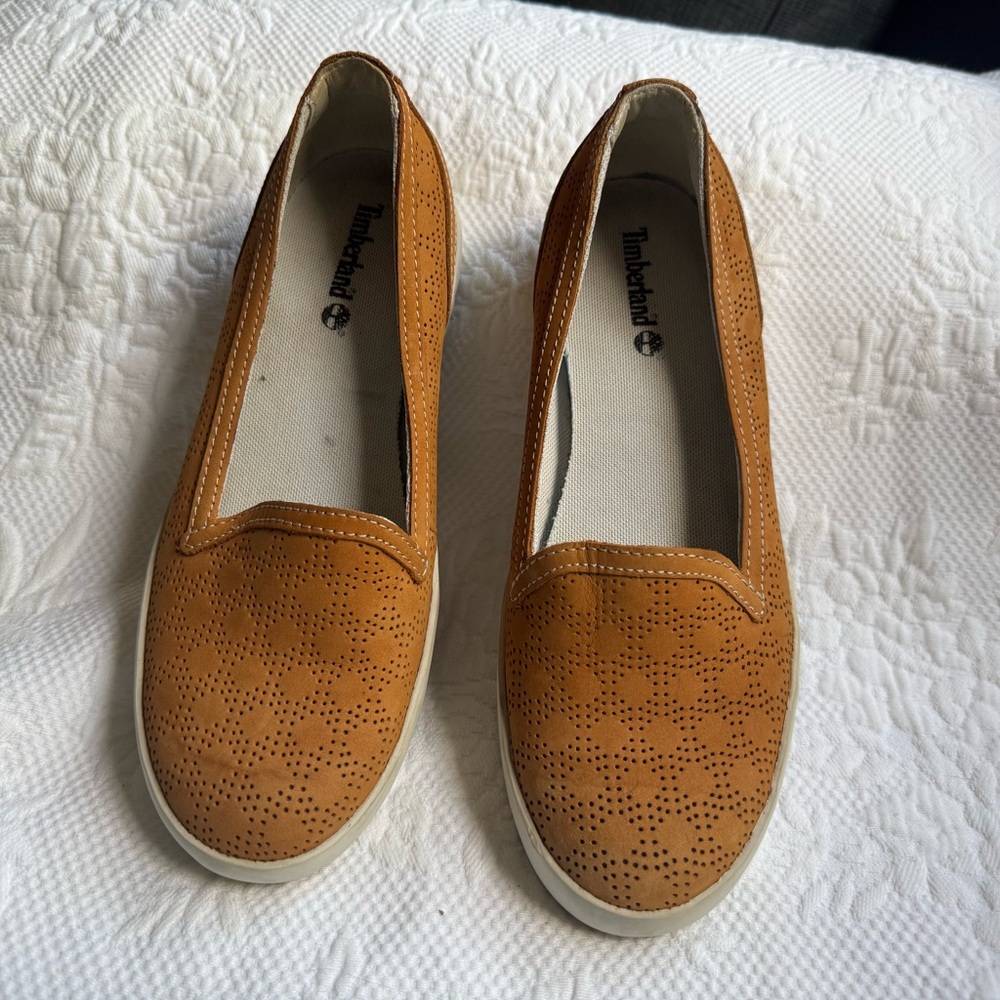 Timberland Women's Brown Perforated Loafers
“Brattleboro” suede leather women 8